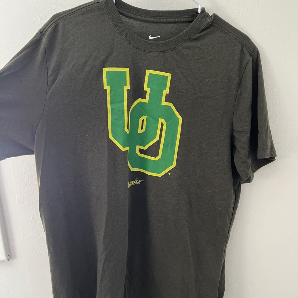 Nike Oregon Men's Black T-Shirt with Green Logo